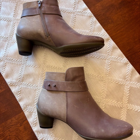 Ecco Women’s Sculptured 45 Gray Ankle Boots Size 8 EU 38 - Picture 4 of 5